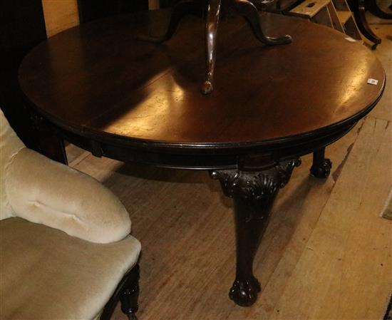 Chippendale circular revival table and 3 leaves(-)